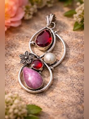 STUNNING NWOT Silver Plated Pink Moonstone Red Hydro Glass Pearl Pendant